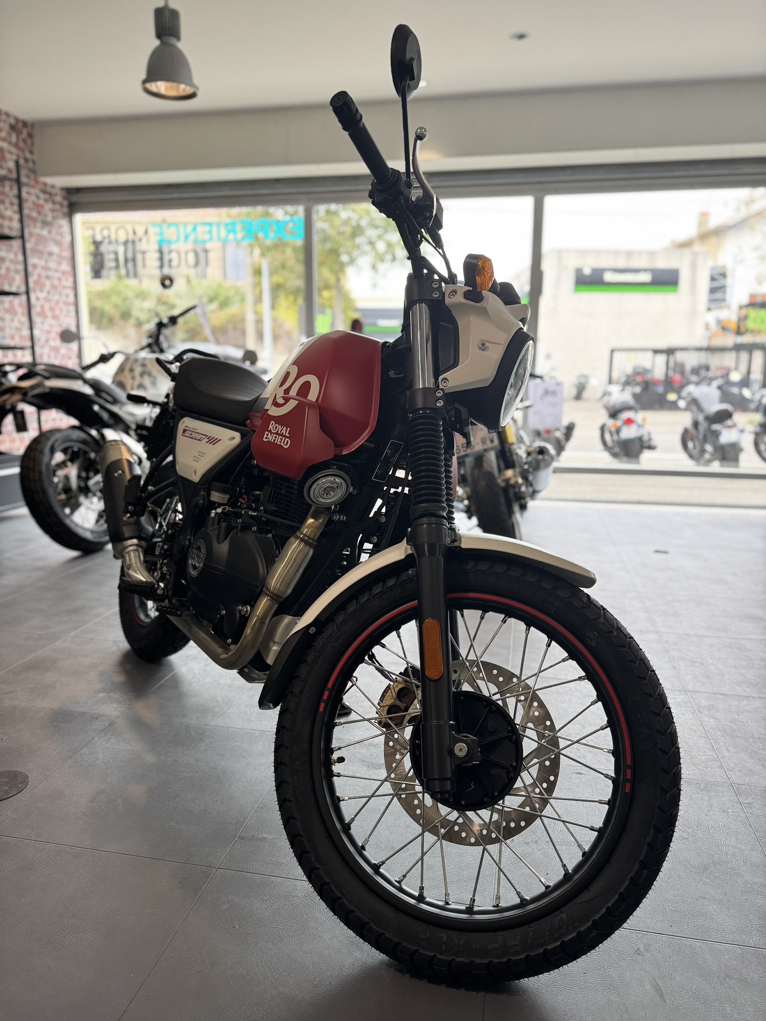 Lire la suite à propos de l’article Royal Enfield 411 Scram