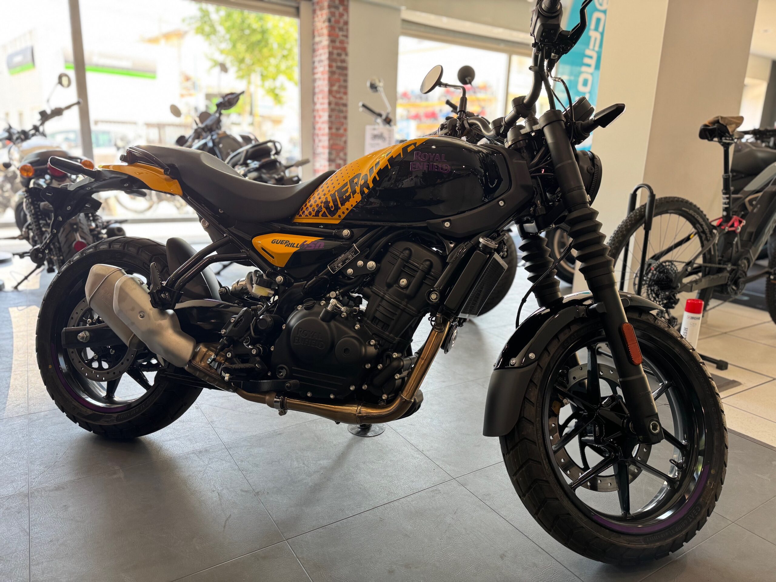Lire la suite à propos de l’article ROYAL ENFIELD 450 GUERRILLA