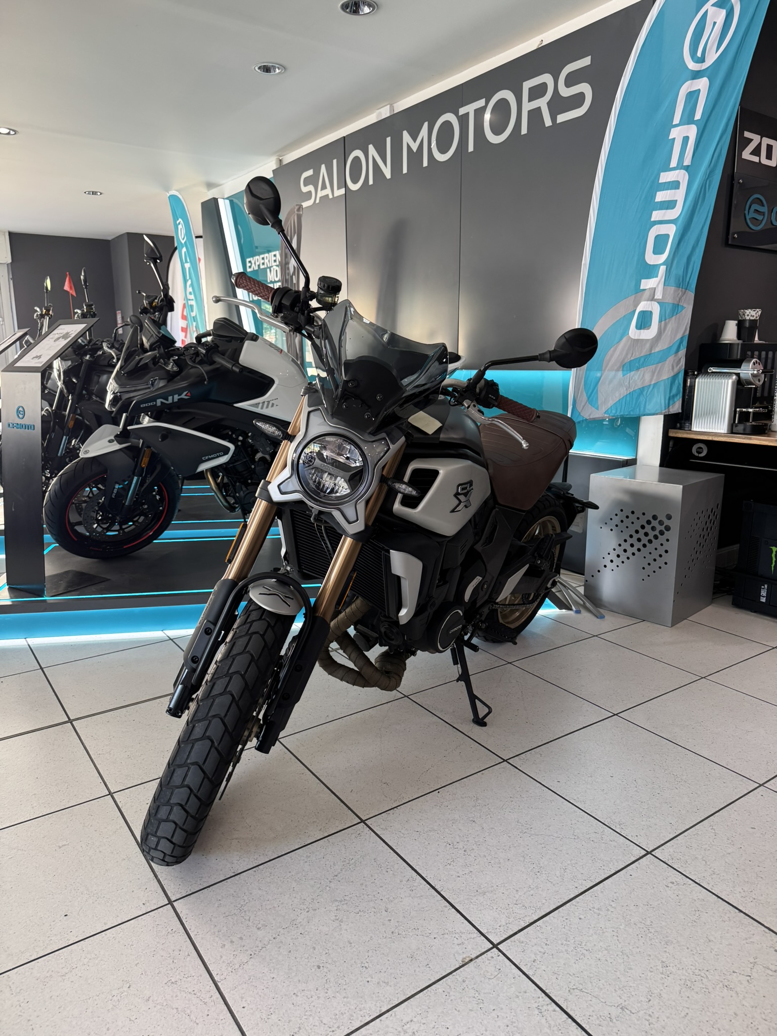 Lire la suite à propos de l’article CF MOTO CLX 700 HERITAGE