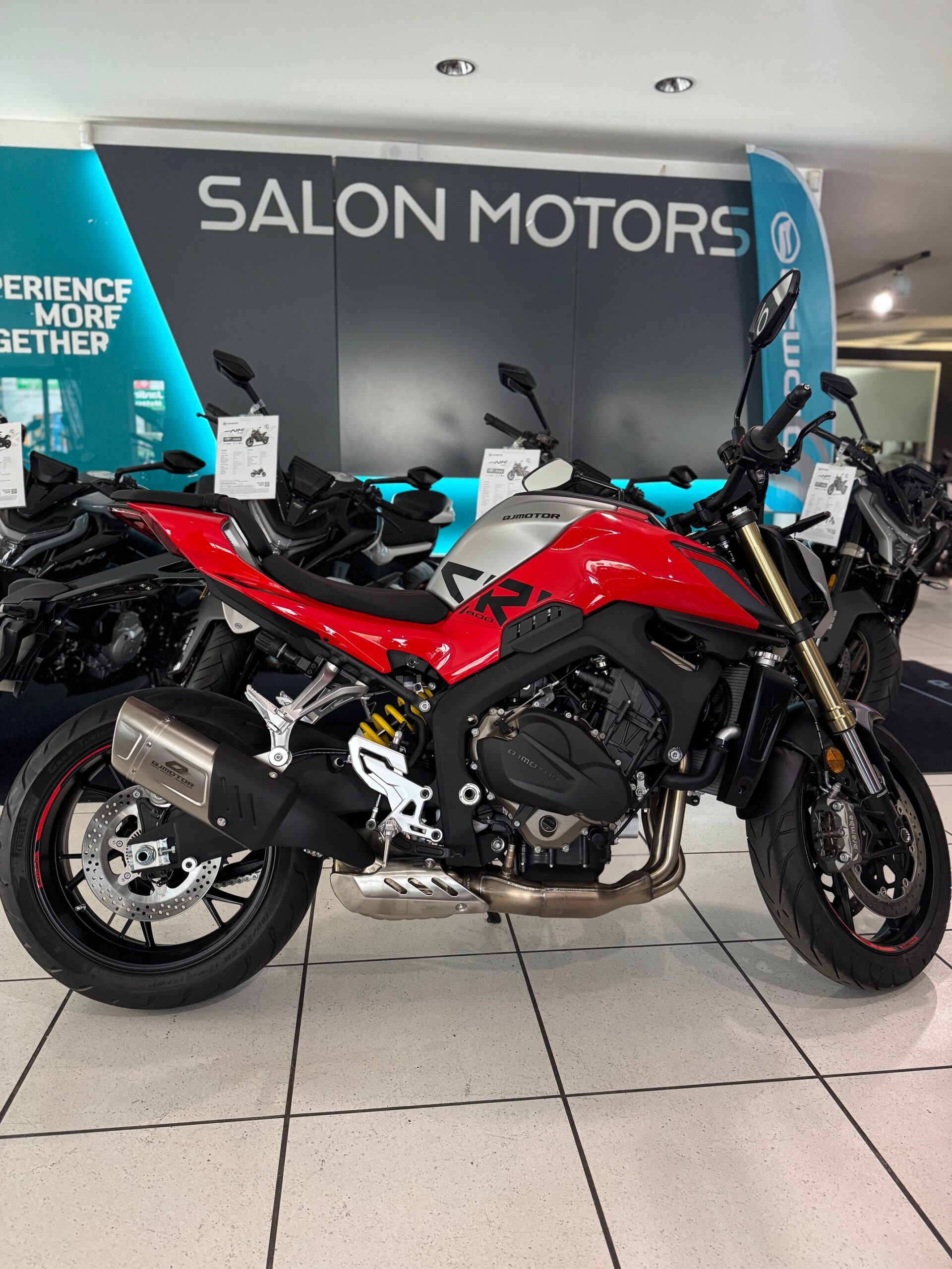 Lire la suite à propos de l’article QJ MOTOR SRK 800